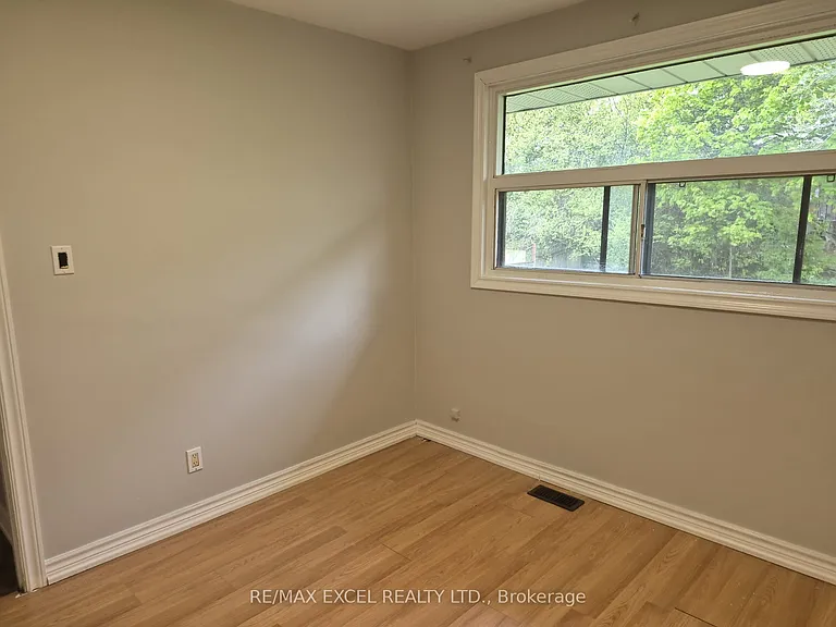 16 Sundance Cres — Photo 14