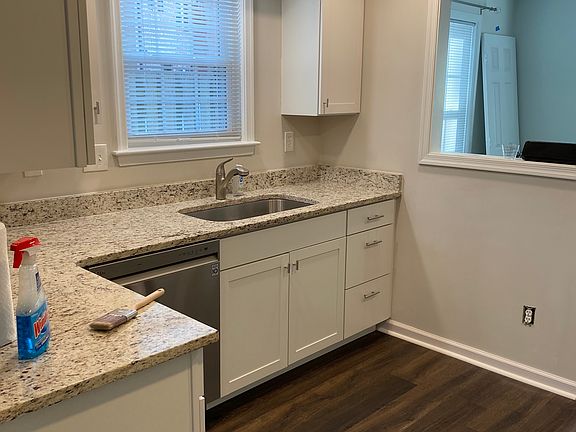 3rd image of 916 Poquoson Cir