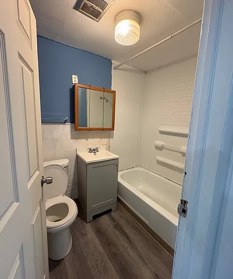822 Carlysle St — Photo 6