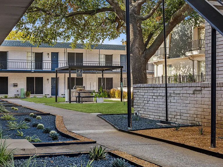 The Ashley at Bluffview Apartments — Photo 53