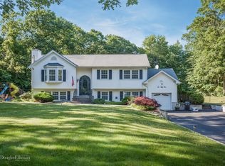 651 Granny Rd, Medford, NY 11763