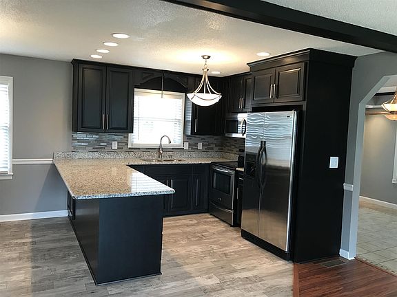 3rd image of 1309 Mockingbird Dr