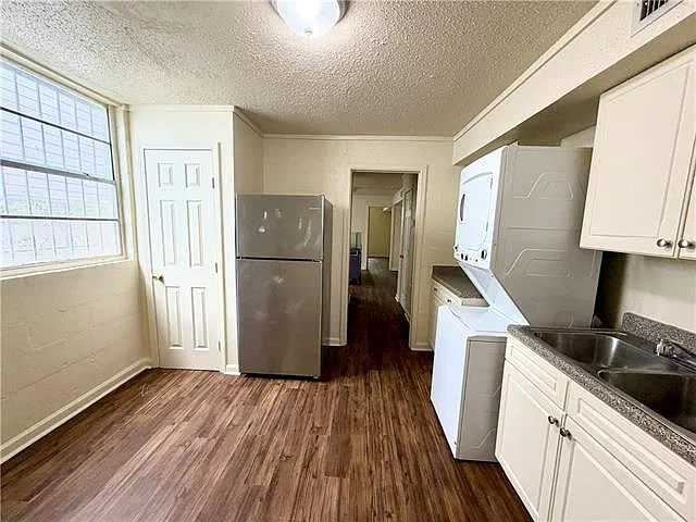 1 bed, 1.0 bath, 725 sqft, $1,100 — Photo 2