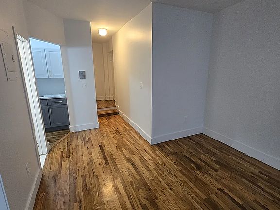 5th image of 1332 Willoughby Ave APT 1C