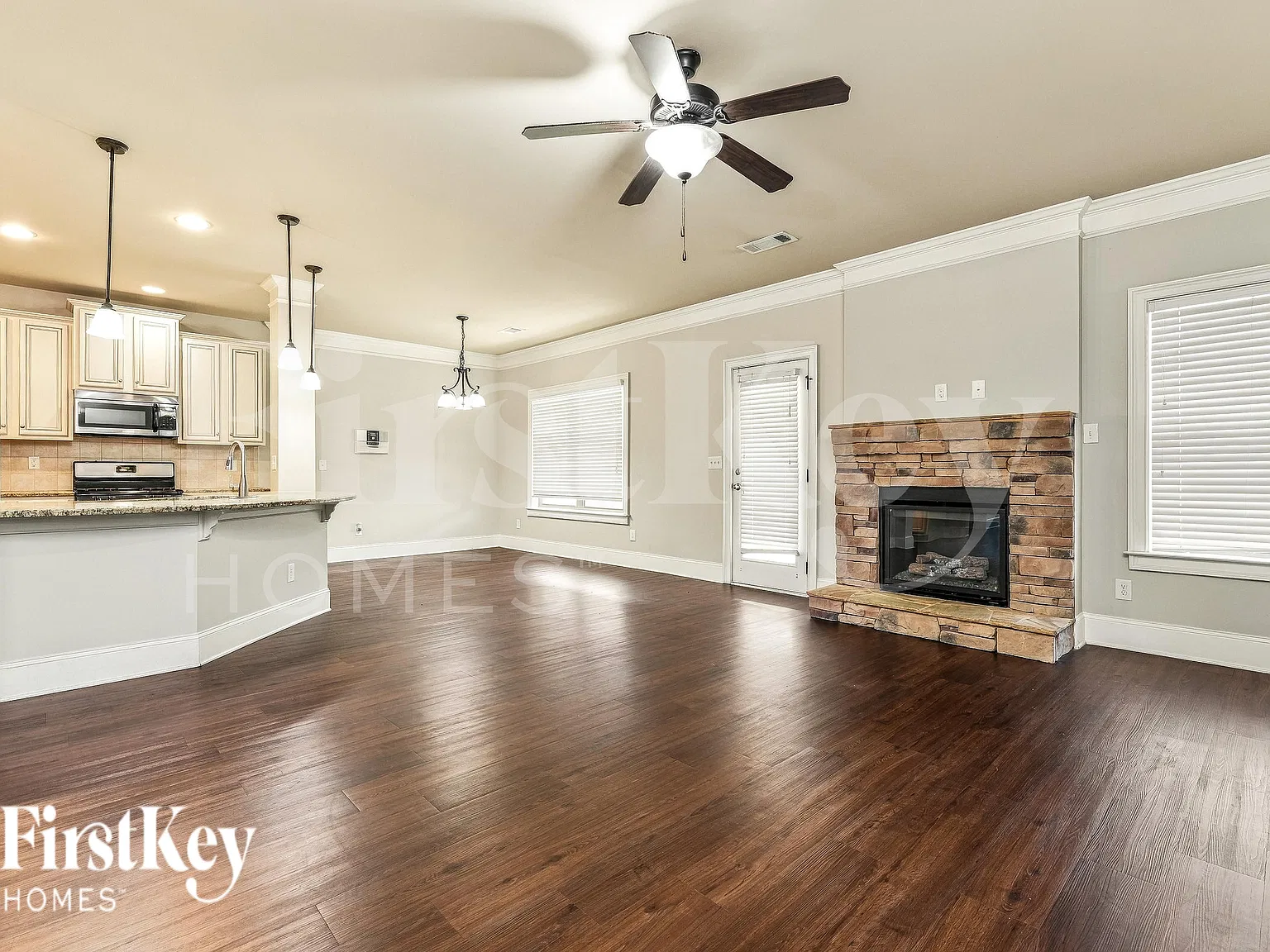 5 bed, 3.0 bath, 3108 sqft, $2,990 — Photo 2