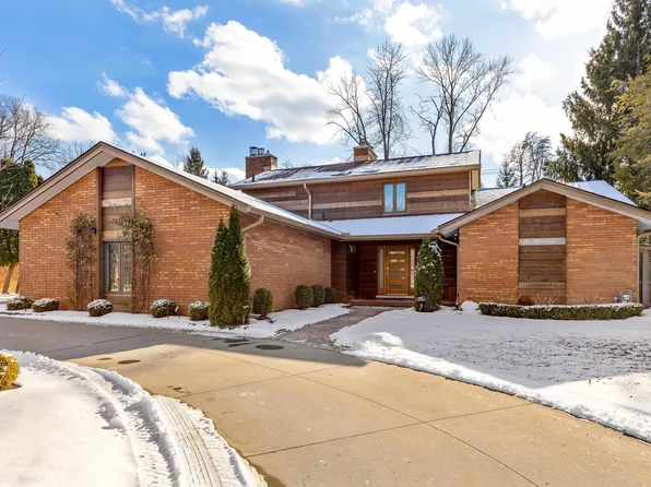 75 Woodland Shores Dr, Grosse Pointe Shores, MI 48236