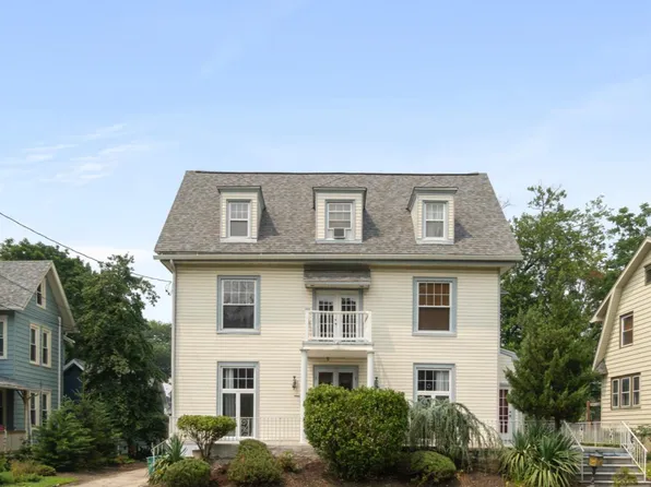 9 W Cedar Ave, Merchantville, NJ 08109