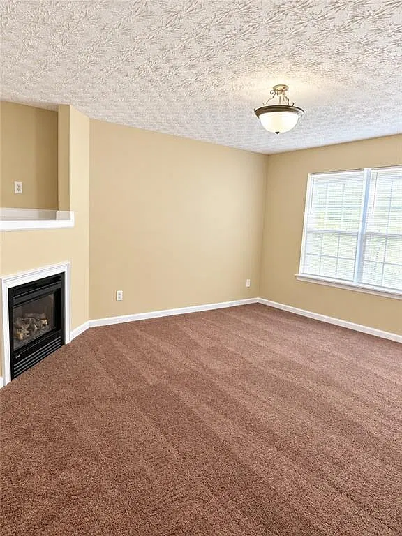 3 bed, 2.5 bath, 1384 sqft, $1,400 — Photo 3