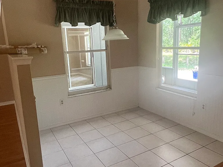 NW 68th Ln — Photo 11