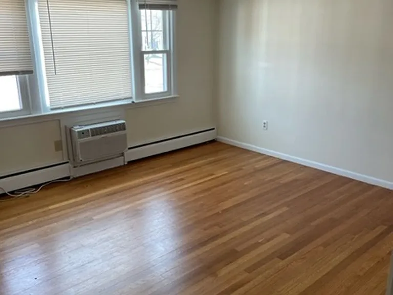 122 W Main St — Photo 9