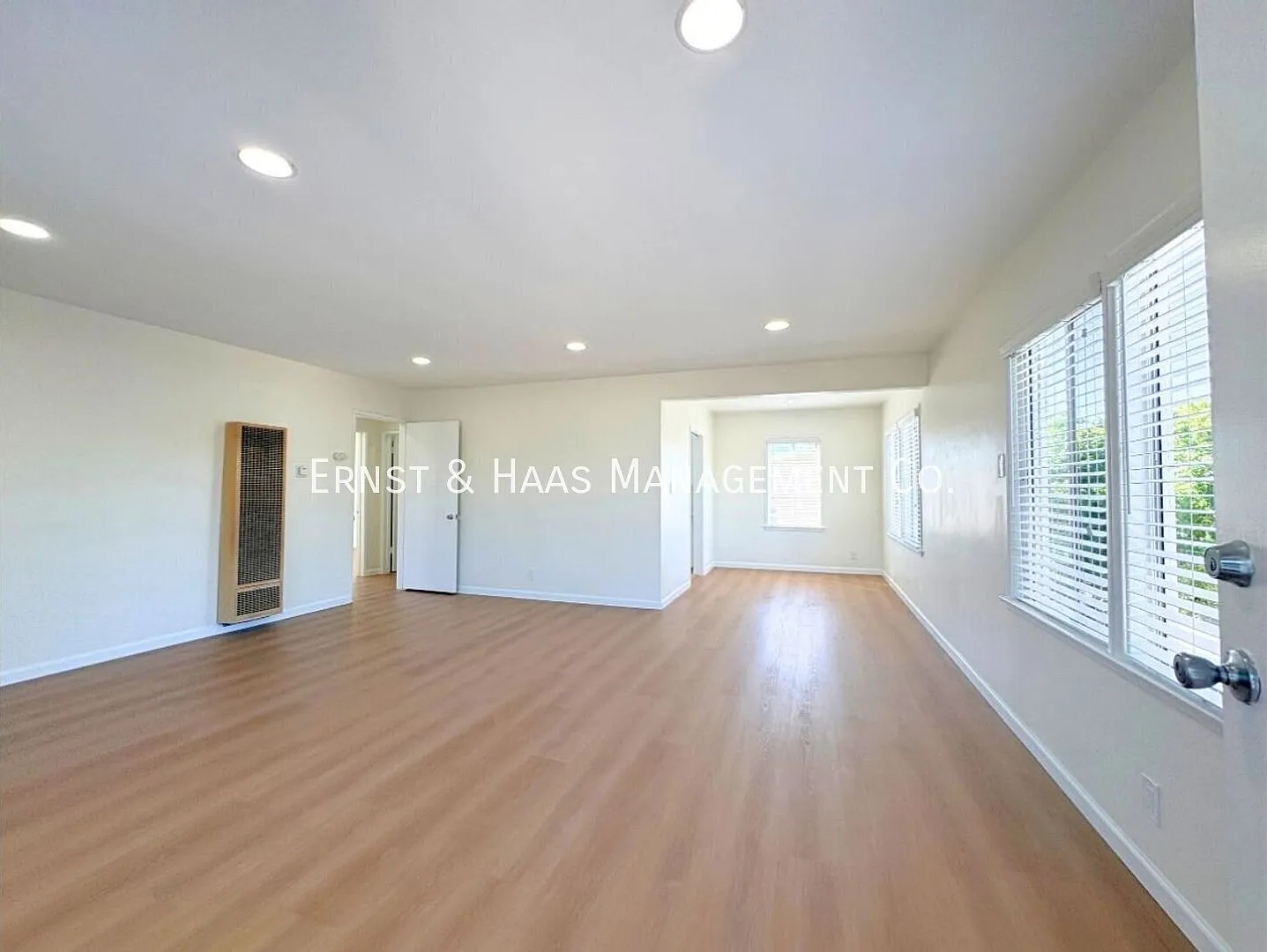 Lovely 2-Bedroom Apartment with Private Garage! — Photo 3