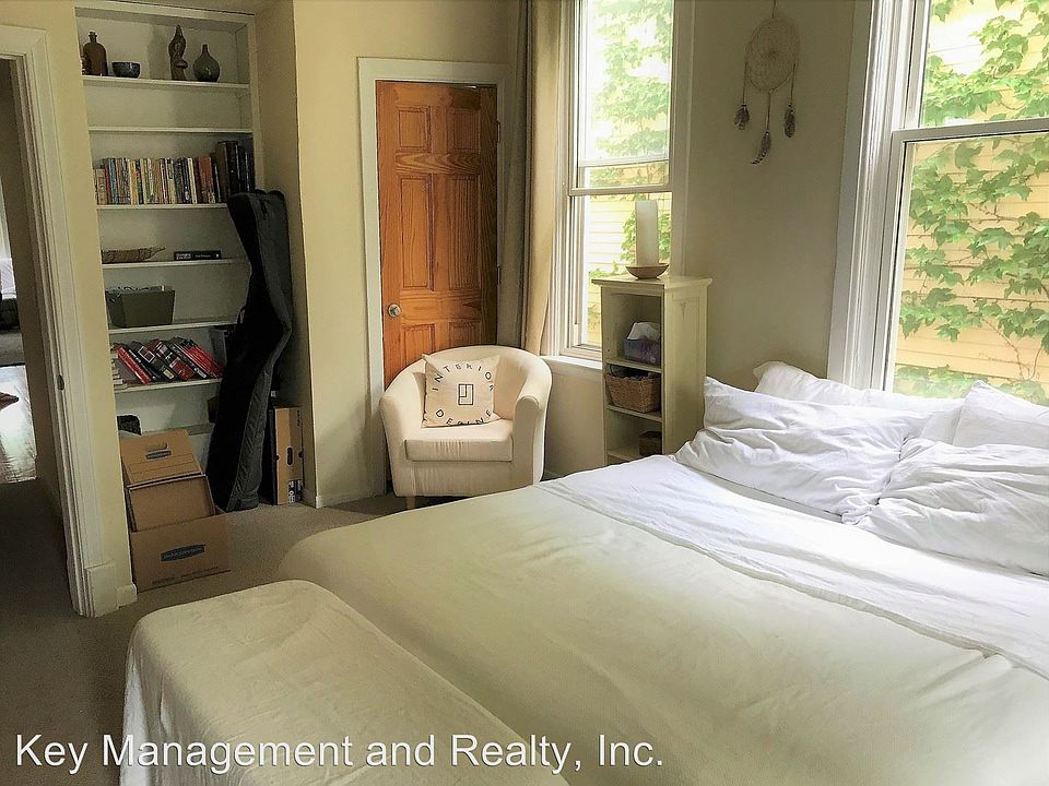 2nd image of 1133 W George St #2