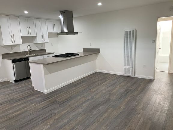 2nd image of 2320 Vanderbilt Ln #6