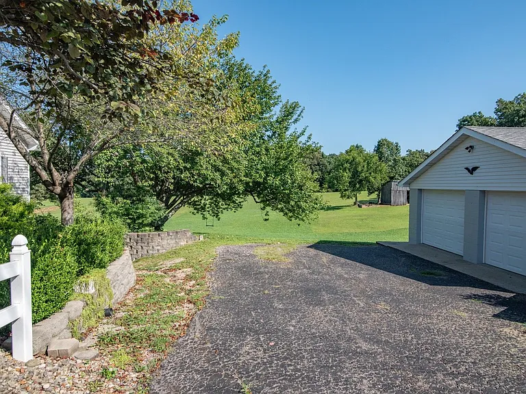 1231 Crume Rd — Photo 43