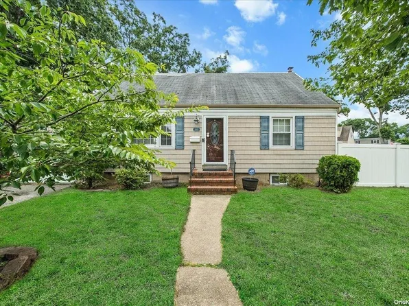 165 Cartwright Boulevard, Massapequa Park, NY 11762