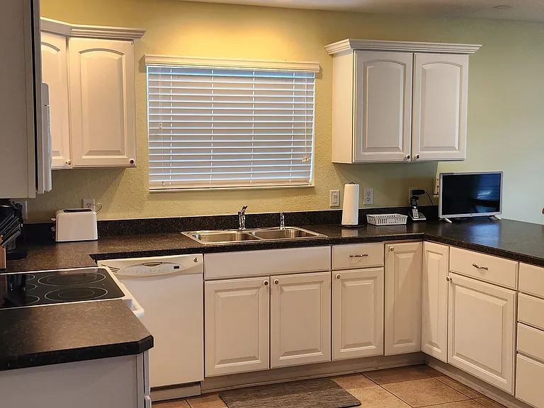 1426 Forest Acres Dr — Photo 6