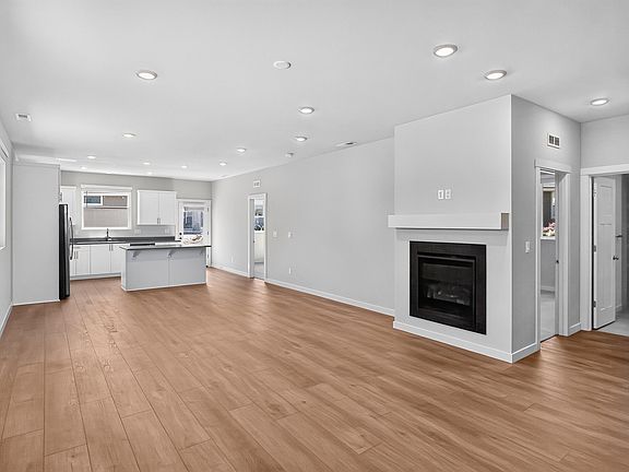4th image of 2626 NW 26th Loop N