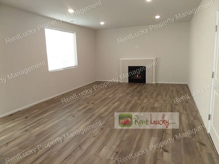 2816 Laurel Loop — Photo 6