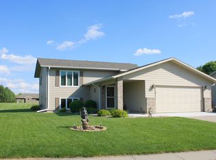 2510 Mulligan Dr, Yankton, SD 57078