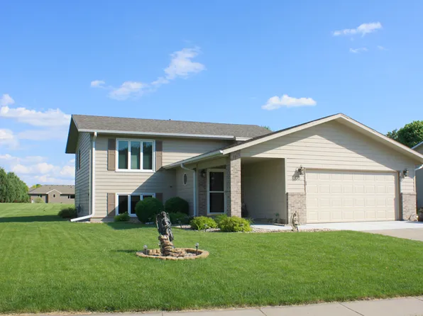 2510 Mulligan Dr, Yankton, SD 57078