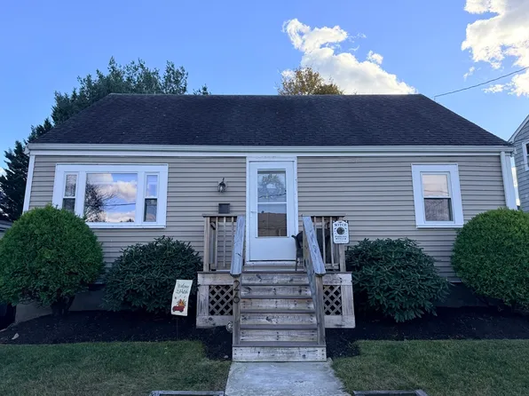 26 Colonial Rd, Peabody, MA 01960