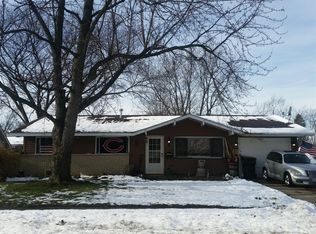 12 Hawthorne Ln, Streamwood, IL 60107