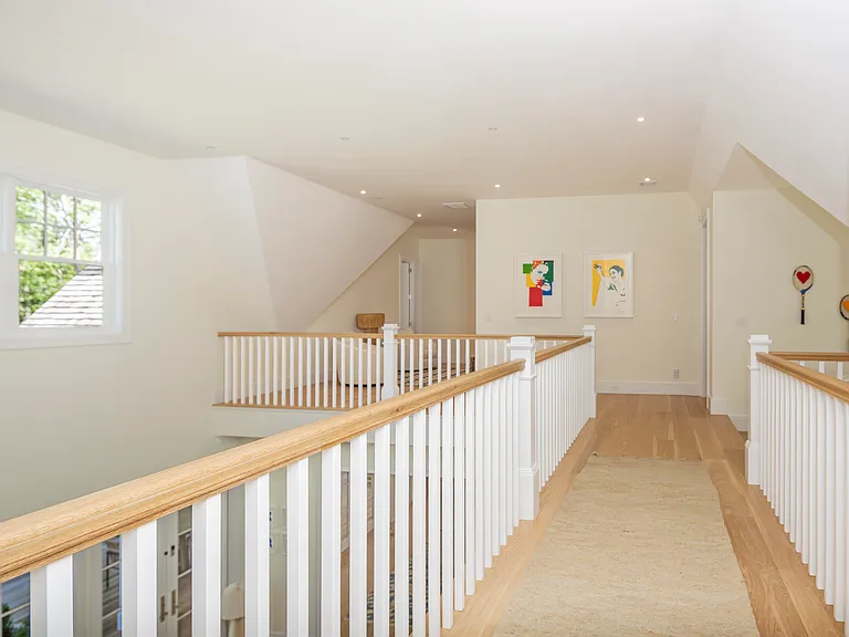 417 Edge Of Woods Rd — Photo 18