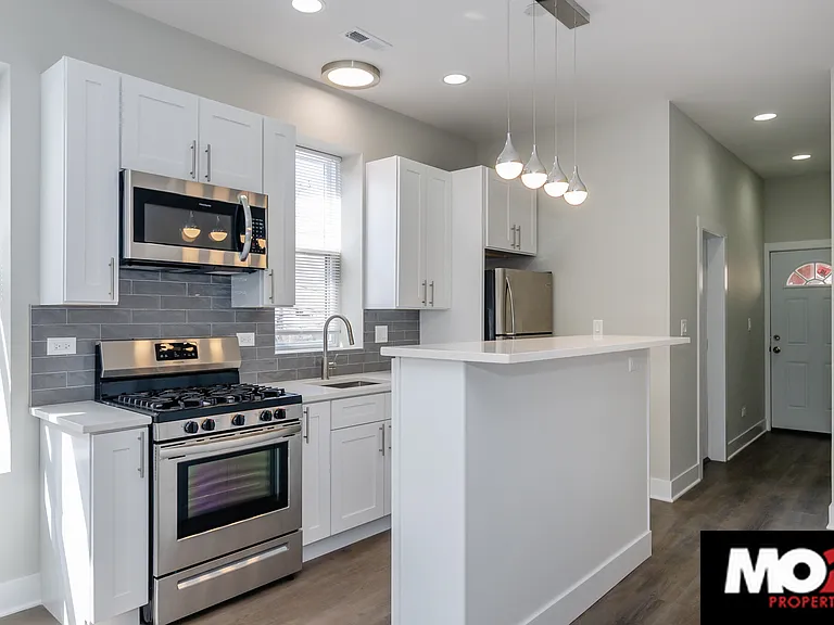 818 N Oakley Blvd #2R — Photo 3