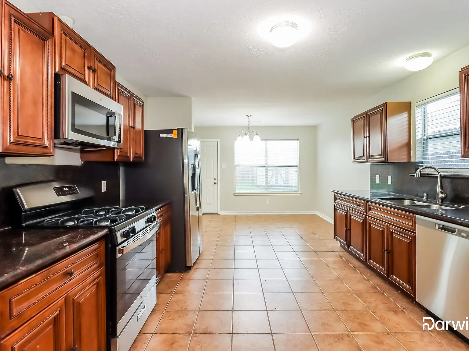 4 bed, 2.5 bath, 2420 sqft, $2,050 — Photo 2