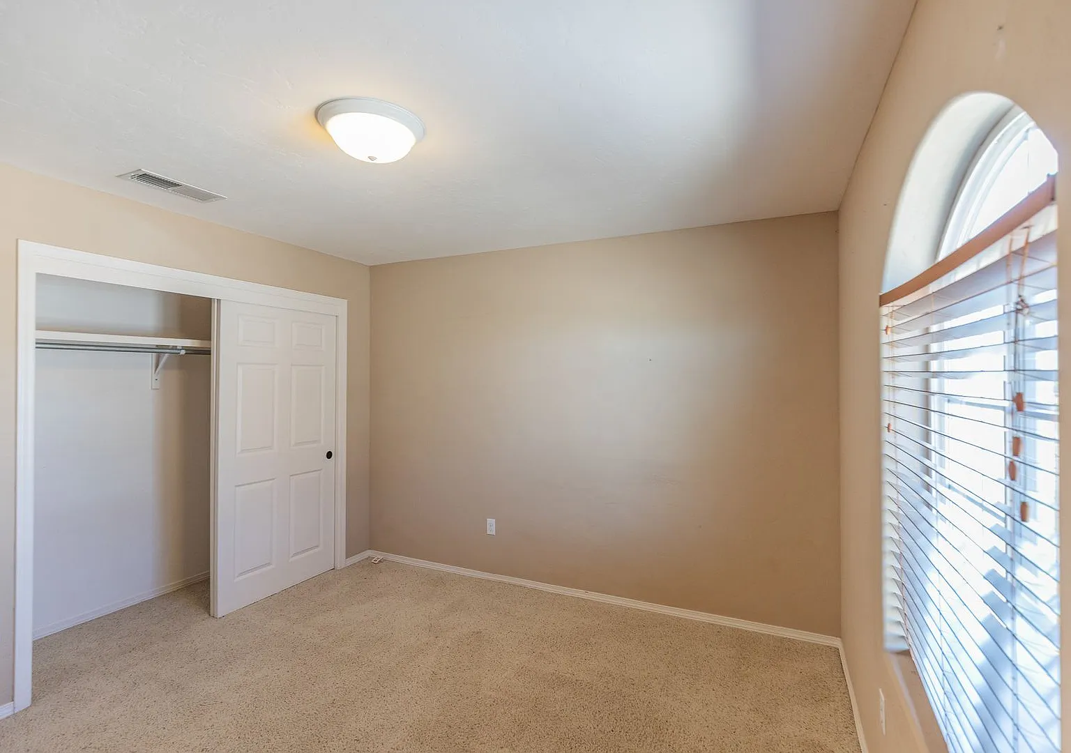 Spacious 4 Bedroom Home — Photo 3