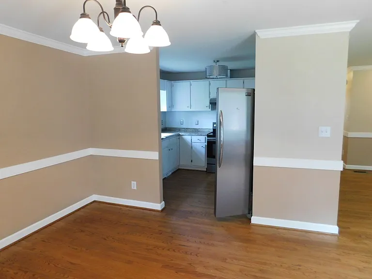 2905 Mandy Ln — Photo 6