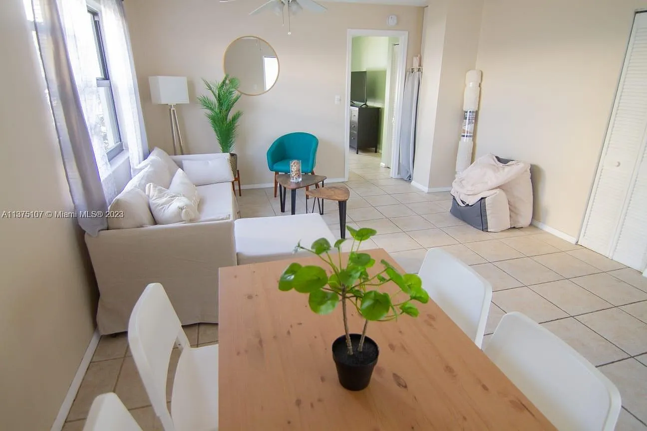 Hibiscus South Condo — Photo 2