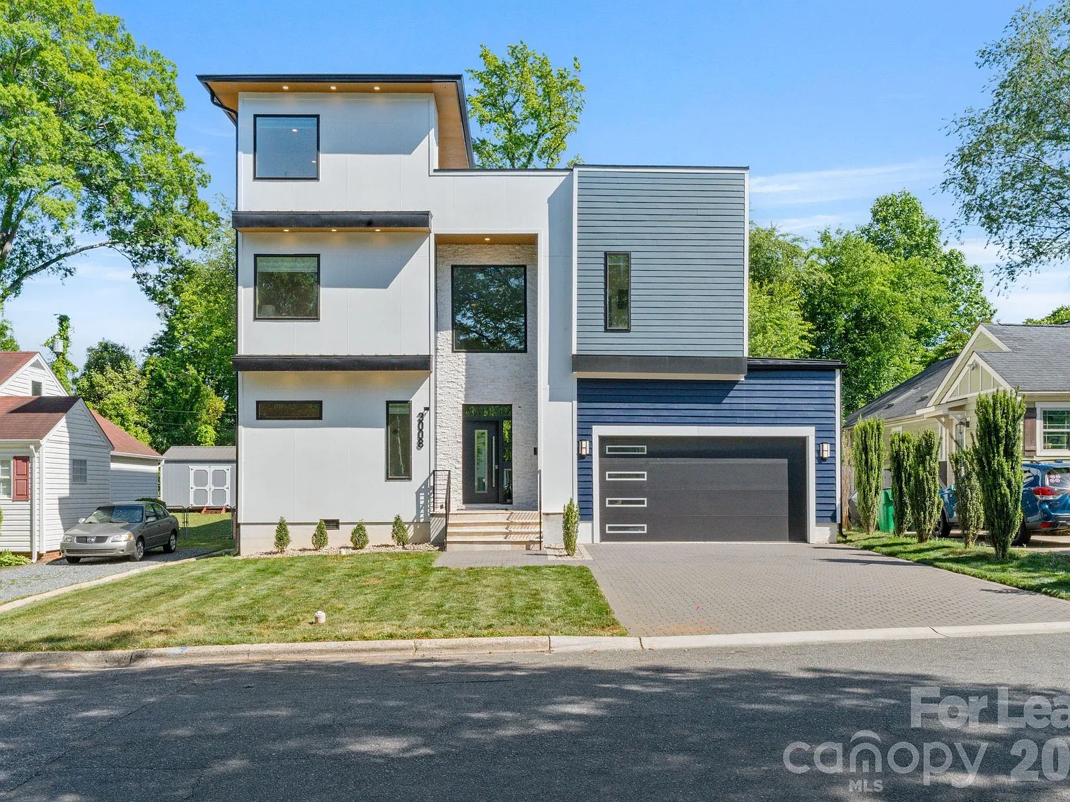 4 bed, 4.5 bath, 4285 sqft, $6,000 — Photo 1