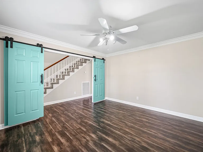 405 Tranquill Ln — Photo 6