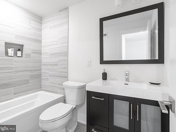 4th image of 1437 Germantown Ave #1