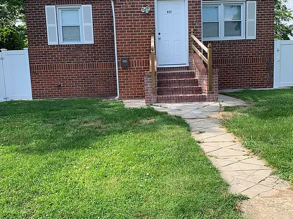 922 7th St, West Babylon, NY 11704