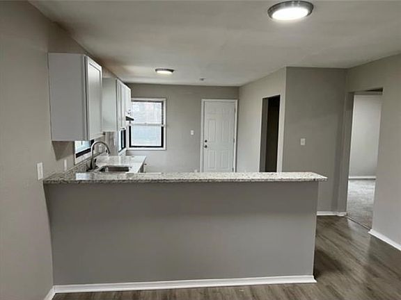 5th image of 2420 N 51st St