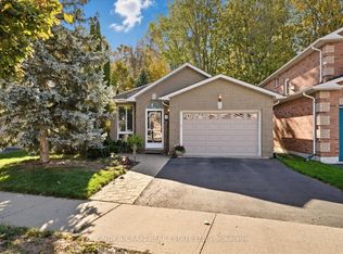 318 Sandringham Dr, Clarington, ON L1E 3A7