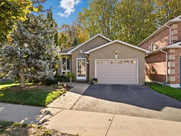 318 Sandringham Dr, Clarington, ON L1E 3A7