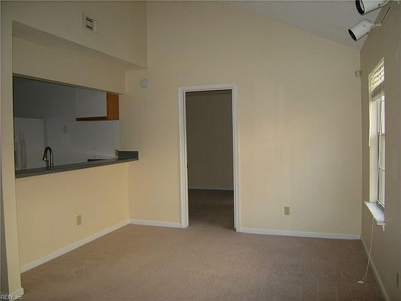 2nd image of 206 Quarter Trl APT G