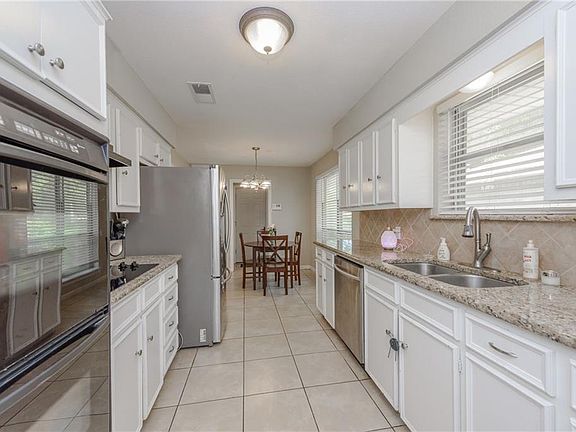 5th image of 2960 Meadow Green Dr
