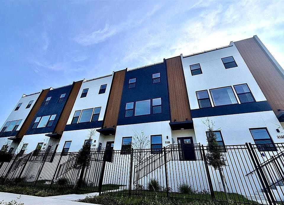 1st image of 2118 4th St