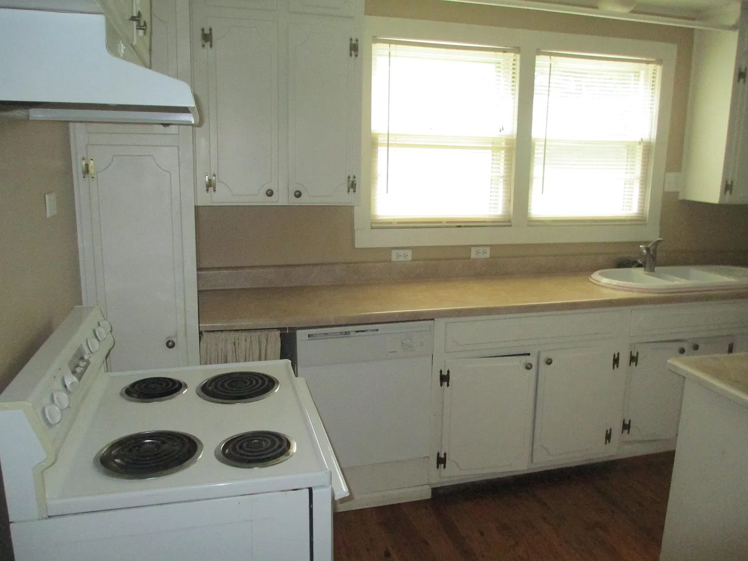 1 bed, 800 sqft, $1,300 — Photo 4