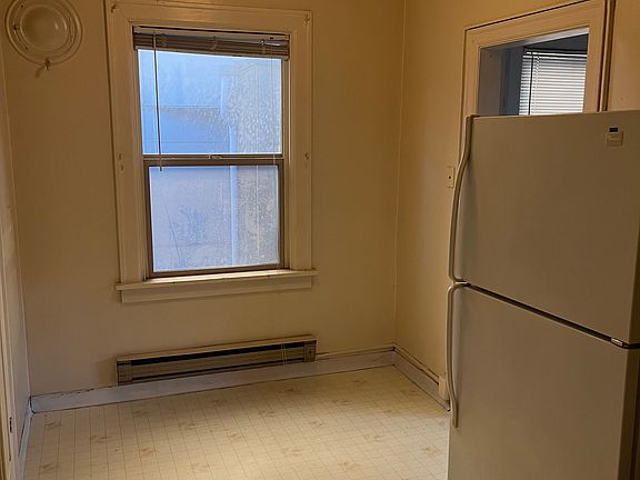 5th image of 516 Bellevue Ave E APT 303