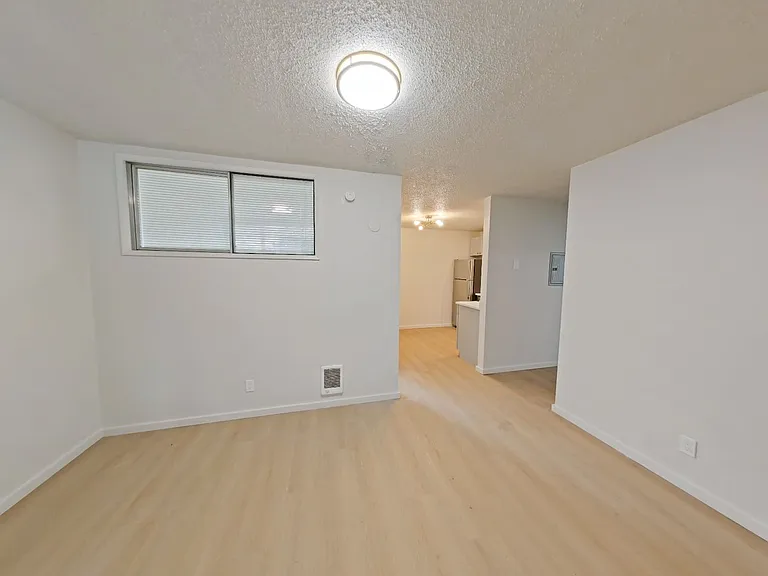 University Manor - Newly Renovated Units just a short walk from Campus! — Photo 35