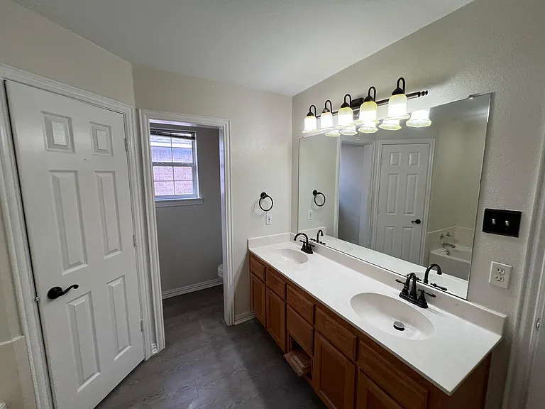 1116 Oak Grove Ln — Photo 11
