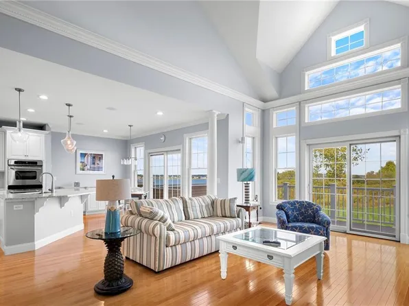 87 Waters Edge, Tiverton, RI 02878