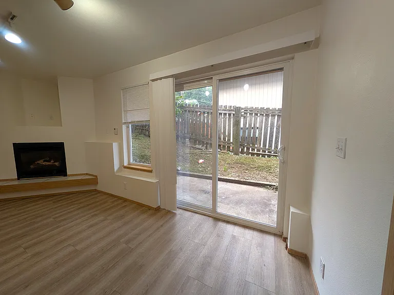 Rowan Grove Apts — Photo 26