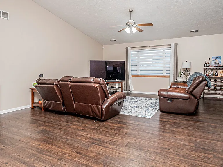 2517 Elm Creek Dr — Photo 7