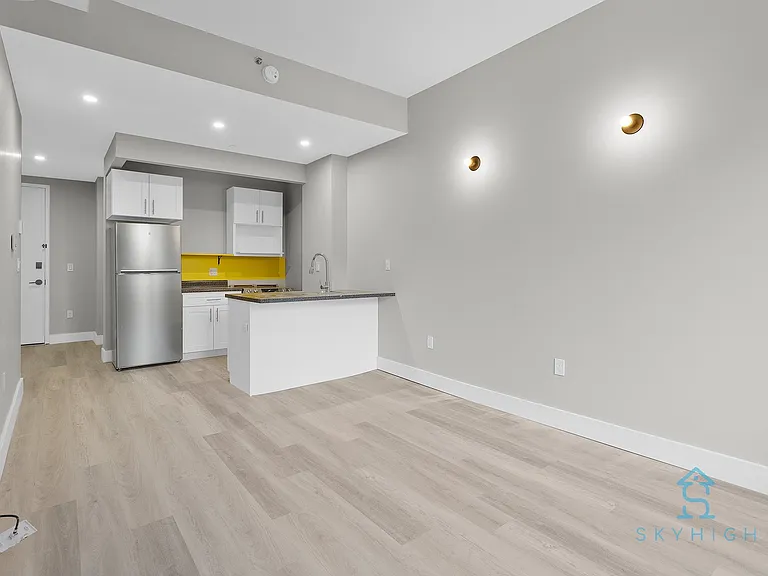 641 E 28th St #1R — Photo 4